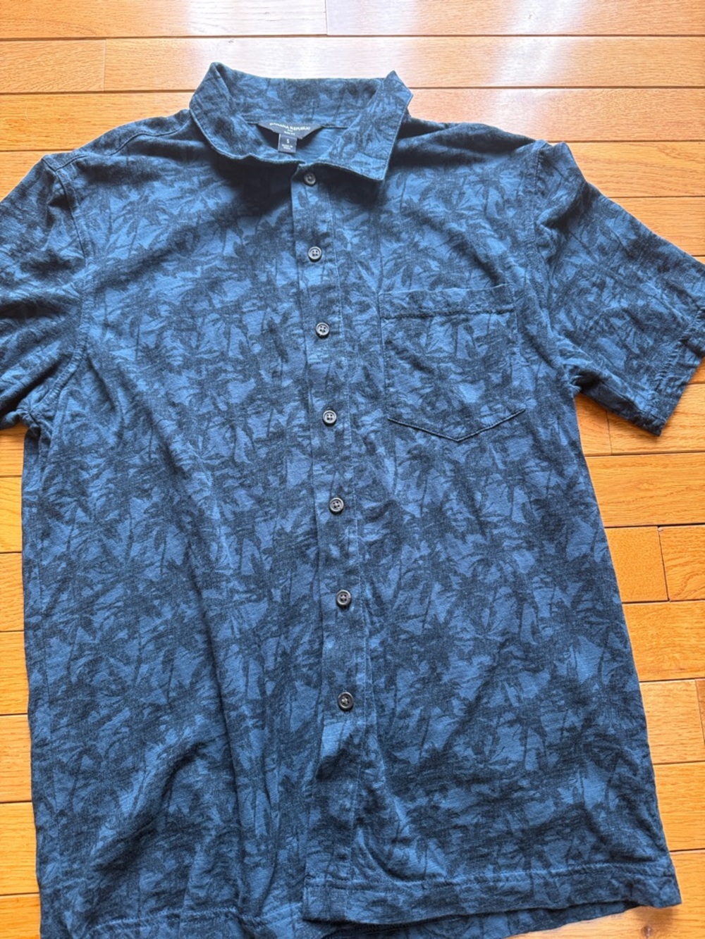Banana Republic Men's Bluegreen Short-Sleeve Button-Up Shirt with Palm Print